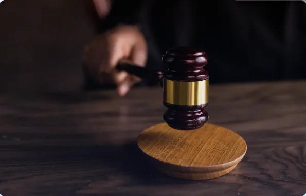 Trámites de sentencias judiciales — nulidades, demandas al Estado y reparación directa sin costo para el beneficiario